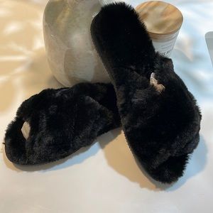 Black fuzzy slippers